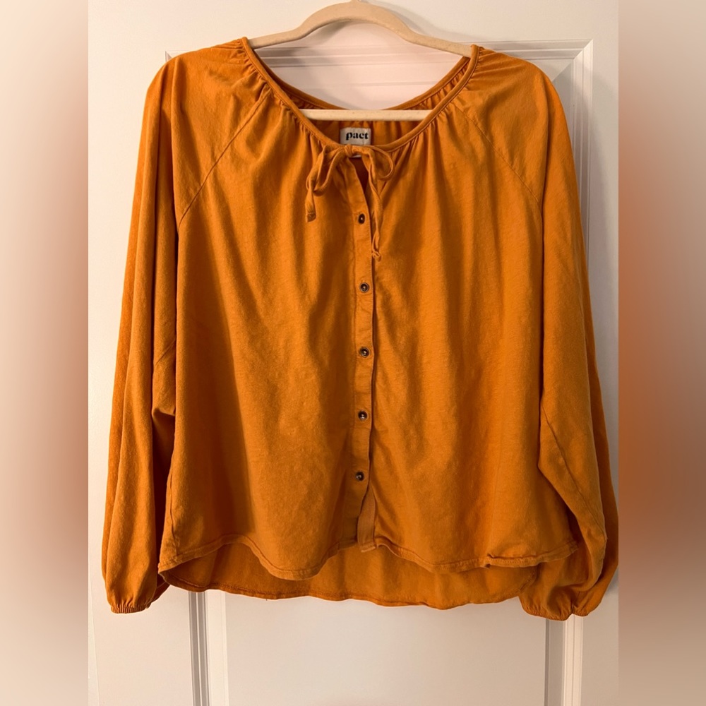 Pact sz L organic cotton top with elastic cuffs and neck tie